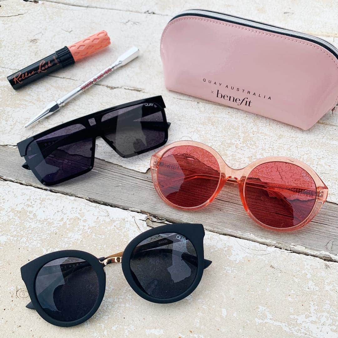 quayaustraliaさんのインスタグラム写真 - (quayaustraliaInstagram)「It’s all pretty shady 💋🖤 Our #QUAYXBENEFIT sunnies come with a babetastic baby pink faux patent leather case that doubles as a mini makeup bag 😎💄 @benefitcosmetics #QUAYAUSTRALIA」4月10日 8時10分 - quayaustralia