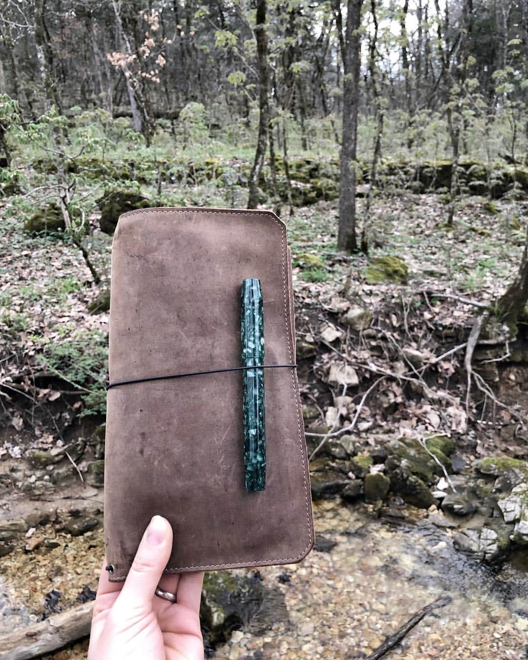 Catharine Mi-Sookさんのインスタグラム写真 - (Catharine Mi-SookInstagram)「It’s not too shabby of a day when your stationery matches your favorite place. Give me trees and water and I’m a happy camper. 🏞🌿 . . . Featuring my new favorite Model 46 fountain pen in Winter Pine by @franklinchristoph and the Boot Leather Vagabond Notebook. And on a side note, have you seen their Sterling Silver pencil extender? By far THE coolest one I’ve seen. A box full of these wouldn’t be over the top, right? Right. 🤓 . . . #inthewoods #naturewalks #tnlove #franklinchristoph #fountainpens #vagabondnotebook #トラベラーズノート #petalsandprops #journal #journaling #dailyjournal #handsinframe #newpen #woodlands #stationerylover #planneraddict #travelersnotebook #stationery #travelersnotebooklove #adventurers #loveforanalogue #abmtravelbug」4月10日 13時59分 - catharinemisook