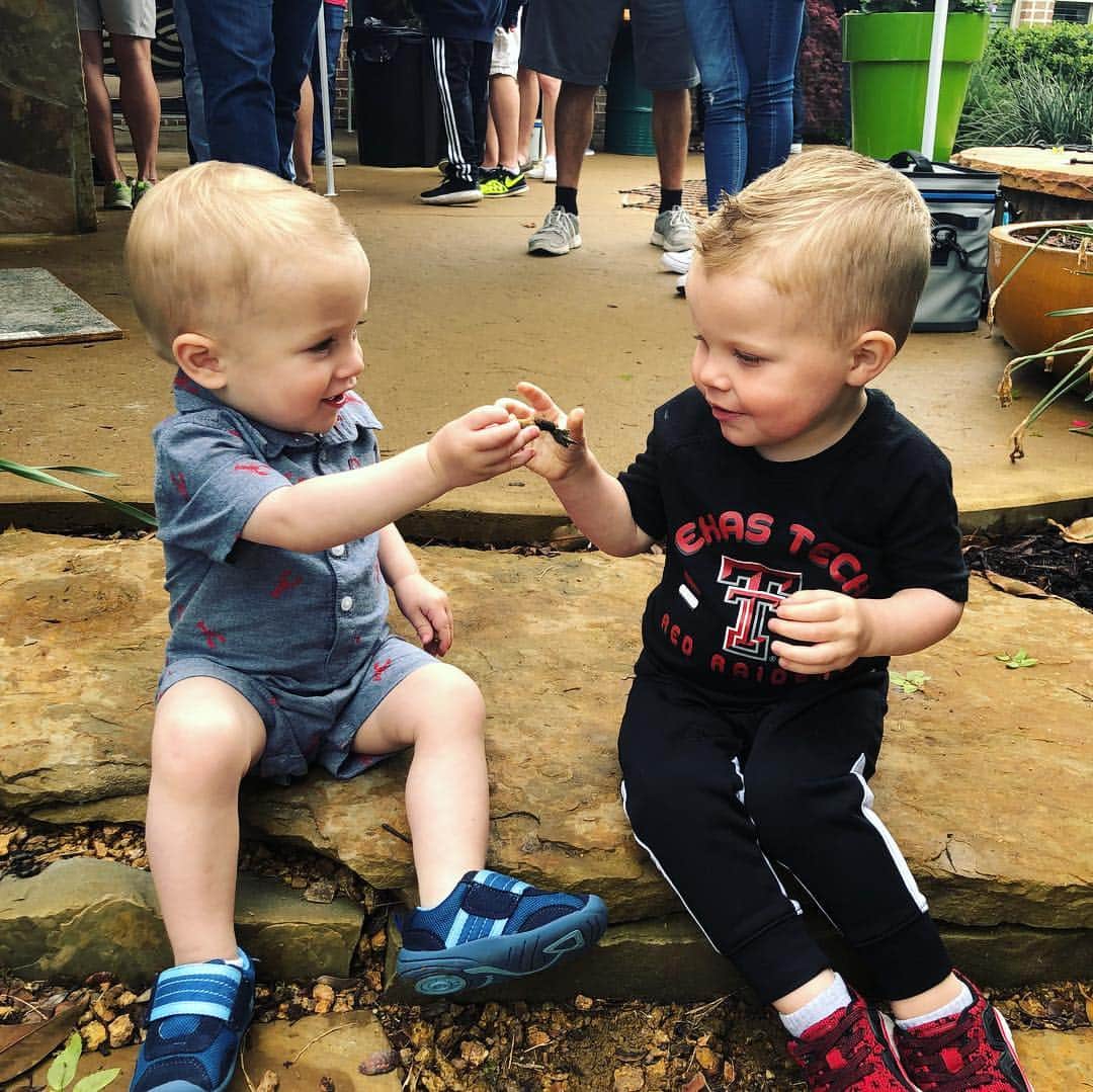 カーリー・パターソンのインスタグラム：「Did we just become best friends? Yep! #Brock&Graham #futurebesties」