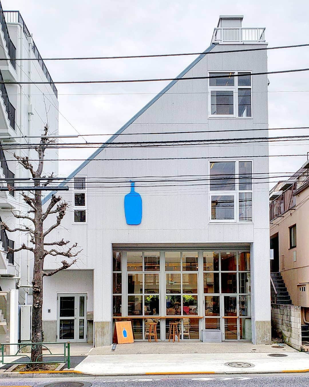 のインスタグラム：「Long time no see. 春は、どこへ♪ #中目黒 #カフェ #☕ #cafe #nakameguro #tokyocafe #cafetyo #中目黒カフェ #bluebottlecoffee」