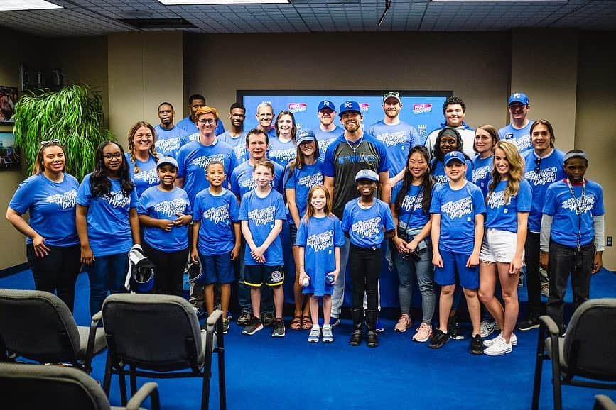 カンザスシティ・ロイヤルズさんのインスタグラム写真 - (カンザスシティ・ロイヤルズInstagram)「Stepping up big with @hdozier_17 and @bbbskc. #AlwaysRoyal」4月10日 8時37分 - kcroyals