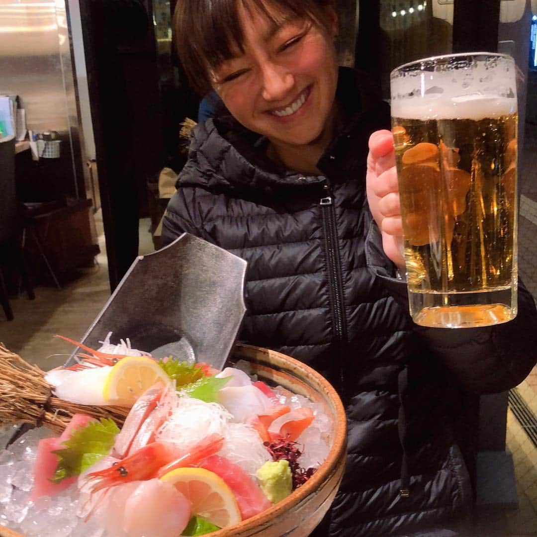 福島和可菜さんのインスタグラム写真 - (福島和可菜Instagram)「#至福の時間 #ビールは私を幸せにする #間違いない #ビール持ってる時の私って本当に幸せそうだ #実際 #幸せ #笑 #お刺身 #🐟 #🍺 #金沢での夕食  #金沢 #夕食 #dinner #乾杯 #ガソリン #パワー」4月10日 8時54分 - fukushimawakana