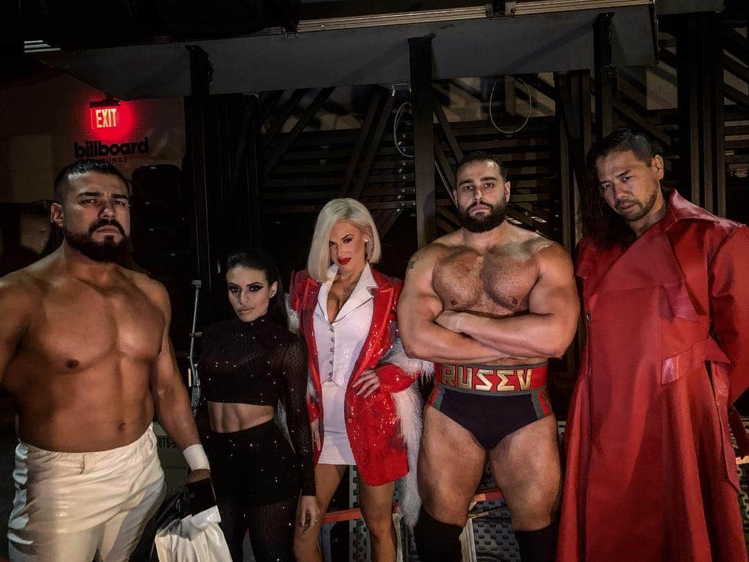 WWEさんのインスタグラム写真 - (WWEInstagram)「Six-man tag team action up next on #SDLive. Which team will gain momentum one week before the #SuperstarShakeup?」4月10日 9時17分 - wwe