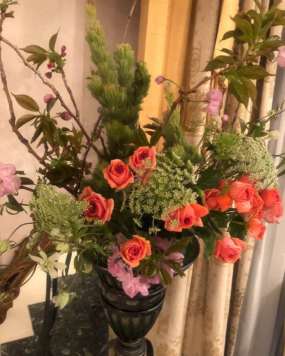 紫吹淳さんのインスタグラム写真 - (紫吹淳Instagram)「お早うございます。 今週のお花です！」4月10日 9時21分 - jun_shibuki_official