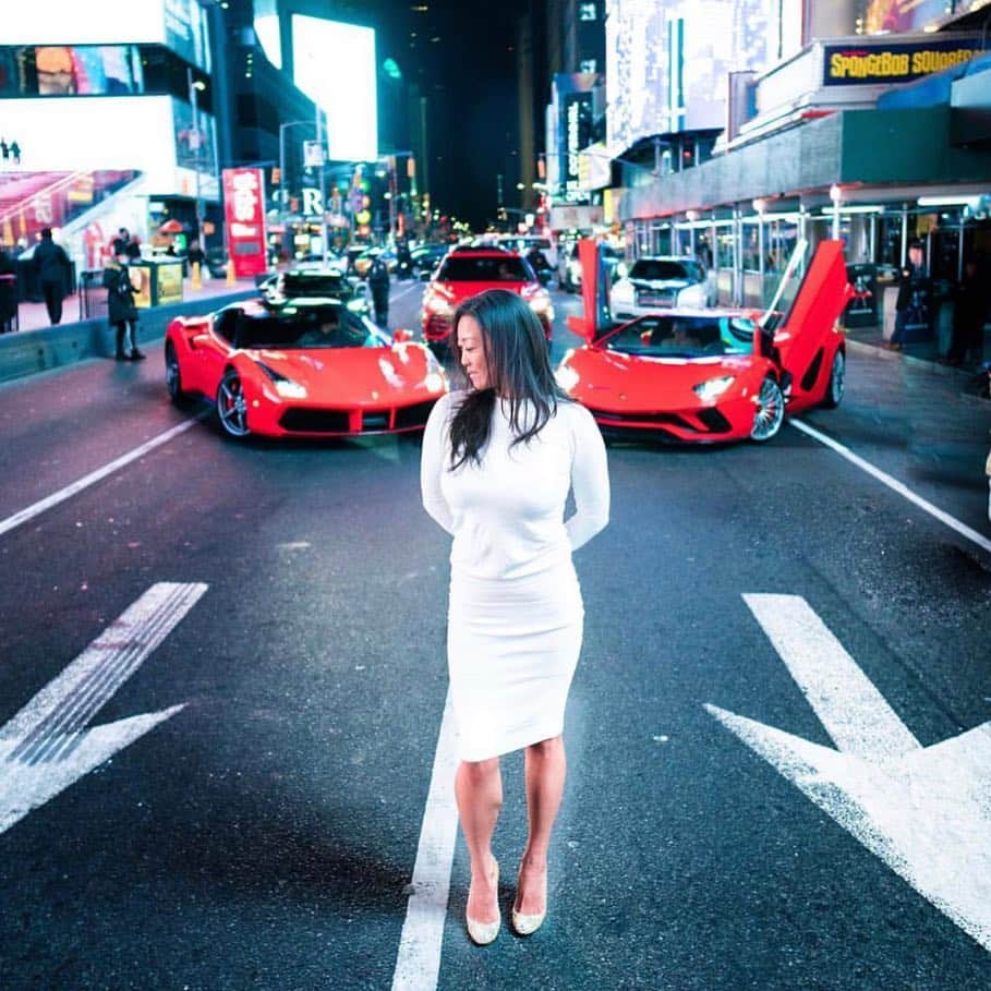 CarsWithoutLimitsさんのインスタグラム写真 - (CarsWithoutLimitsInstagram)「Join me in wishing @lambojules Happy Birthday! 🥳  She has done so much for the car community and has been breaking barriers with @drivenbyworq inspiring and empowering women that share a passion for cars 🚗🏁 #carswithoutlimits #lambojules #happybirthday」4月10日 9時26分 - carswithoutlimits