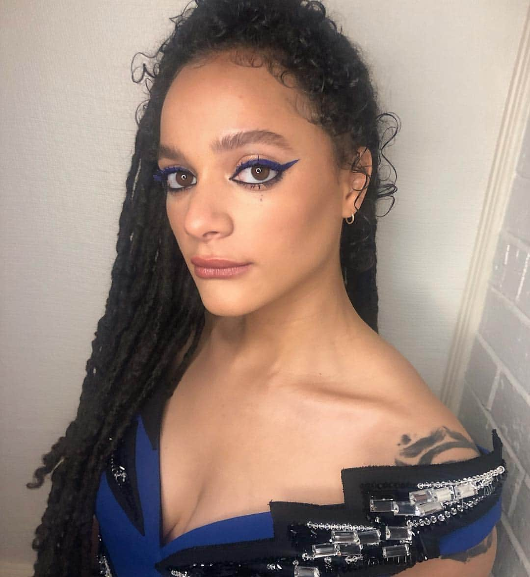 Vincent Oquendoさんのインスタグラム写真 - (Vincent OquendoInstagram)「Monochrome navy moment on my beautiful #sashalane tonight for her #hellboymovie premiere styled by @jasonbolden hair by @naivashaintl #makeupvincent using @shiseido kajal ink artist in gunjo blue and nippon noir with micro liner ink in navy to define her wing. Finished with controlled chaos mascara in sapphire spark💙 🦋💙」4月10日 9時34分 - makeupvincent