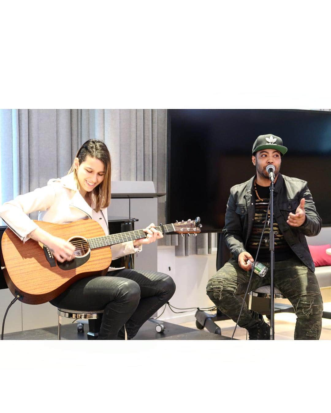 ASCAPさんのインスタグラム写真 - (ASCAPInstagram)「@mrparadisemusic stopped by #ASCAP NY along with guitarist @susvasquez to treat us to a few songs 🎶 Peep our stories for videos of their set #SomosASCAP」4月10日 9時40分 - ascap