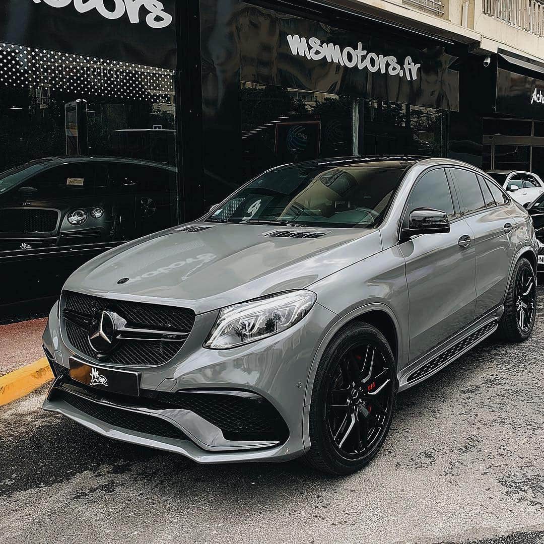 CARLiFESTYLEさんのインスタグラム写真 - (CARLiFESTYLEInstagram)「Mercedes Benz GLE63 in Nardo Grey! What do you guys think? Done by @msmotorsofficiel #carlifestyle」4月10日 9時54分 - carlifestyle