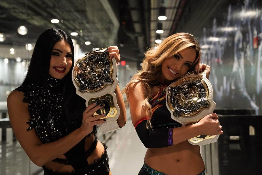 WWEさんのインスタグラム写真 - (WWEInstagram)「Next on #SDLive, the #IIconics @peytonroycewwe & @billiekaywwe defend their Women’s Tag Team Championships for the very first time!」4月10日 9時47分 - wwe