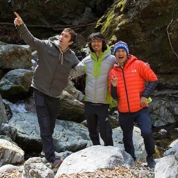 平山ユージさんのインスタグラム写真 - (平山ユージInstagram)「Short trip around Okutama. Looking for new area also climb some of new routes and new boulder with @sachiamma and all the crew. All the pics are special moments of last day of @chris_sharma Trip in Japan 🇯🇵 Hopefully he enjoyed and  coming back to Japan. クリスの短い日本の旅も最後となりました。最終日はサチやクリスそして仲間たちと新しいエリアで可能性を探ったり、登ったりした。この写真は全て旅最終日の特別な時間を写しています。 楽しんでもらえたかなー、日本にまた来て欲しいですね。 Photo @deloprojet  @thenorthfacejp  @beal.official  @blackdiamond  @climbskinspain  @tripledyno  @maechan82kgclimber  @boulderpark_basecamp  @climbparkbasecamp  @basecamptokyo」4月10日 9時49分 - yuji_hirayama_stonerider