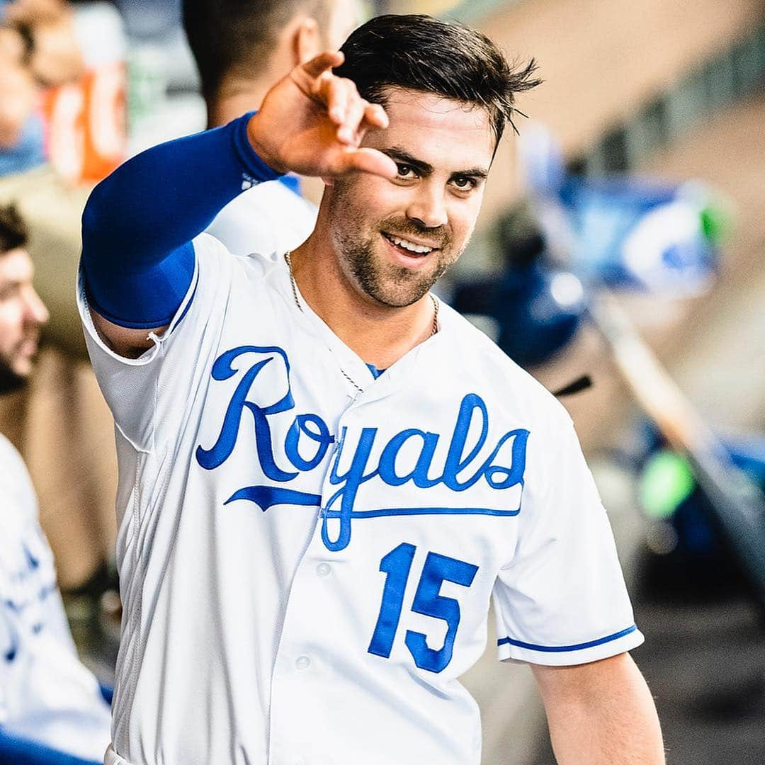 カンザスシティ・ロイヤルズさんのインスタグラム写真 - (カンザスシティ・ロイヤルズInstagram)「Tied with the 🐐. #AlwaysRoyal」4月10日 9時50分 - kcroyals