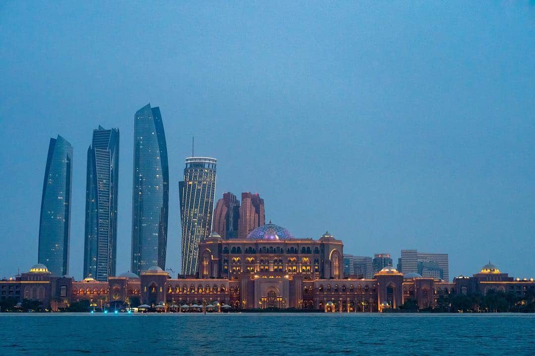 National Geographic Travelさんのインスタグラム写真 - (National Geographic TravelInstagram)「Photo by Michael Yamashita @yamashitaphoto // #sponsored by @visitabudhabi // The Emirates Palace Hotel is one of the world’s most expensive and beautiful examples of architecture in the Arab world. Normally viewed from the front, I sought a new angle photographing it from a boat on the Corniche side at sunset. // Photography helps tell stories we can't easily put into words. See how @visitabudhabi worked with surreal artist @ugogattoni to take these images to new dimensions with illustrations that are sure to inspire you to @visitabudhabi on nationalgeographic.com/experienceabudhabi」4月10日 10時00分 - natgeotravel