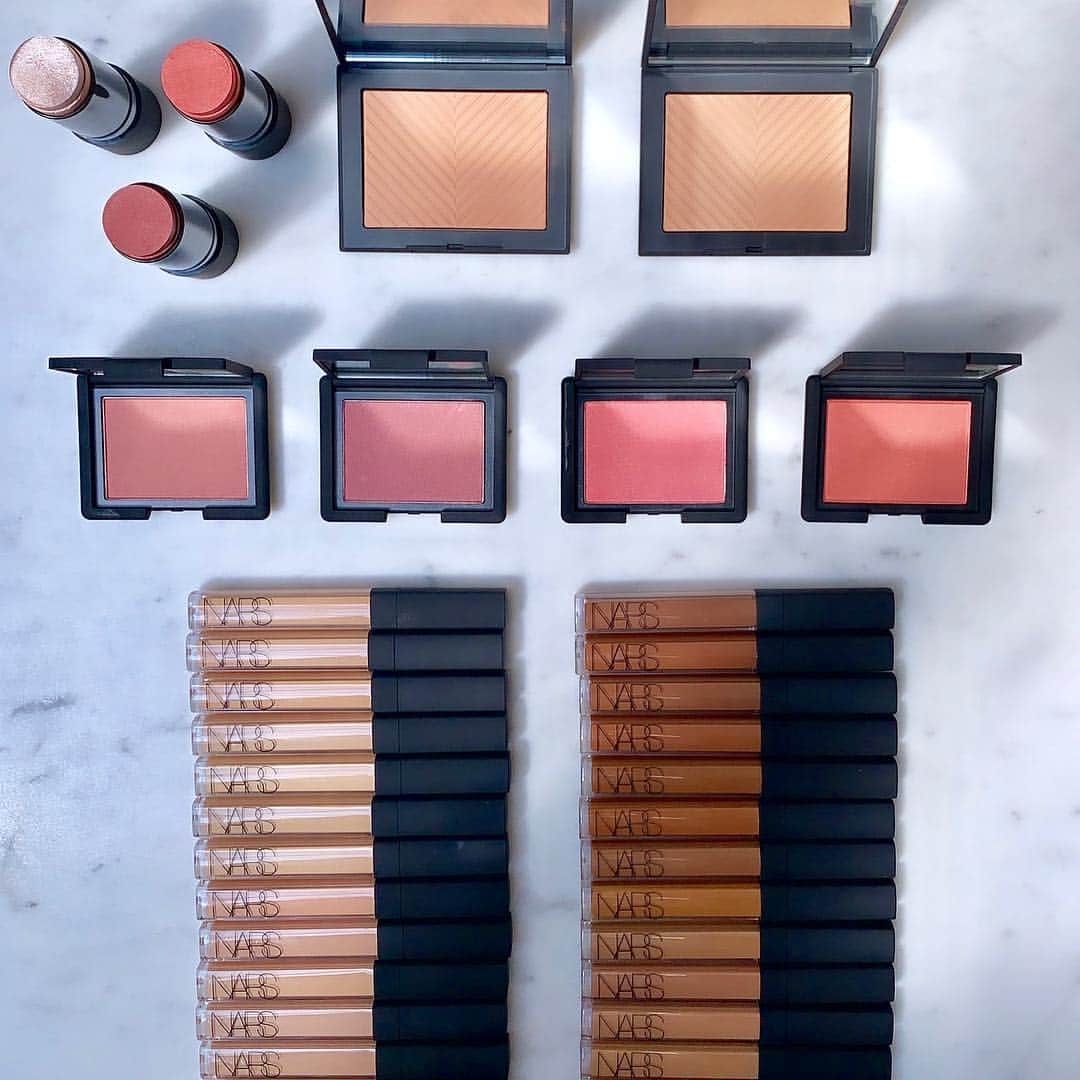 ボビー・ブラウンさんのインスタグラム写真 - (ボビー・ブラウンInstagram)「Been building,curating and playing with the kit I’m bringing to the @indiamakeupshow  so much fun and goodness at the tips  of my fingers. I will be doing a makeup prep story for all of you makeup artists on justbobbi.com and @bbportfolio Thanks to my Uber assistant @susanacanario who did most of the work. ❤️ @welovecoco @trinnylondon @trinnywoodall  @narsissist #moretocome @sigmabeauty #swipeleft」4月10日 10時00分 - justbobbidotcom
