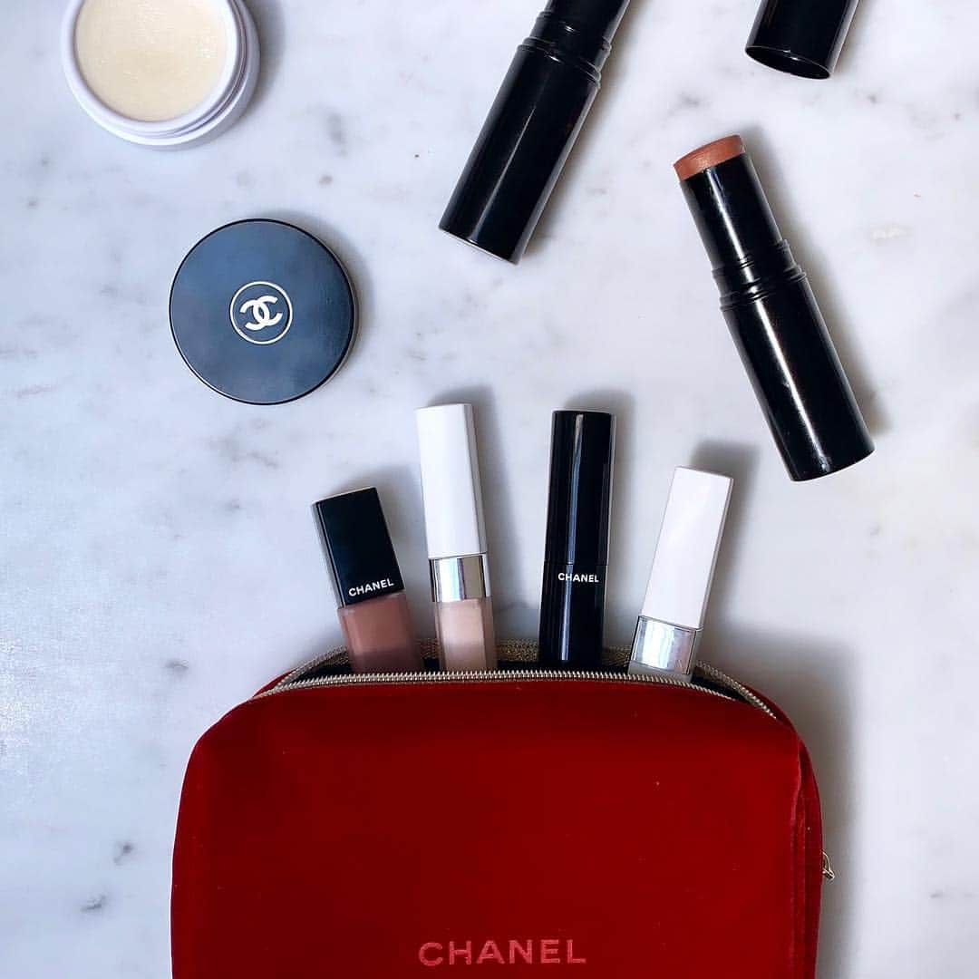 ボビー・ブラウンさんのインスタグラム写真 - (ボビー・ブラウンInstagram)「Been building,curating and playing with the kit I’m bringing to the @indiamakeupshow  so much fun and goodness at the tips  of my fingers. I will be doing a makeup prep story for all of you makeup artists on justbobbi.com and @bbportfolio Thanks to my Uber assistant @susanacanario who did most of the work. ❤️ @welovecoco @trinnylondon @trinnywoodall  @narsissist #moretocome @sigmabeauty #swipeleft」4月10日 10時00分 - justbobbidotcom