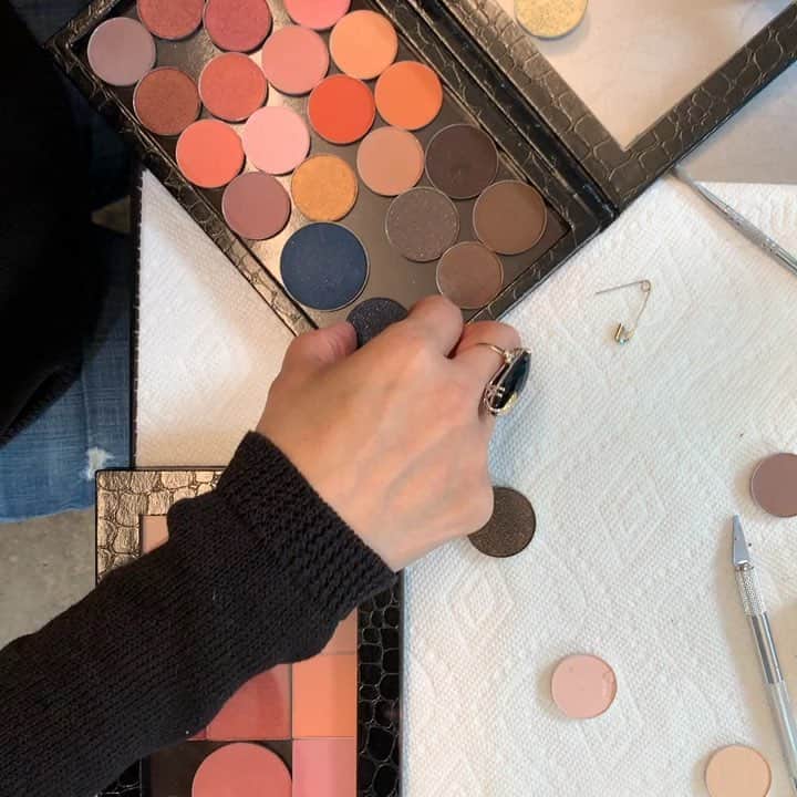 ボビー・ブラウンのインスタグラム：「Been building,curating and playing with the kit I’m bringing to the @indiamakeupshow  so much fun and goodness at the tips  of my fingers. I will be doing a makeup prep story for all of you makeup artists on justbobbi.com and @bbportfolio Thanks to my Uber assistant @susanacanario who did most of the work. ❤️ @welovecoco @trinnylondon @trinnywoodall  @narsissist #moretocome @sigmabeauty #swipeleft」