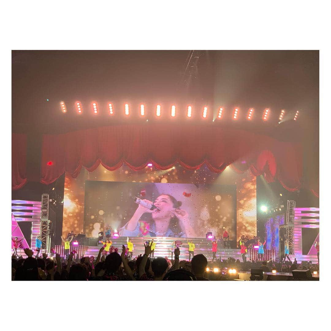 みかんさんのインスタグラム写真 - (みかんInstagram)「「ayumi hamasaki  21st  anniversary -POWER of  A^ 3-」にりんごちゃん🍎とうちの美しい隣人と友達のまみちゃんと♫♫♫ 席の隣には姫にゃんもご一緒で👸 2月のツアーの時よりAyu更に痩せてた〜✨ 沢山、刺激もらいました❤️ 周年ライブだったので懐かしい曲や好きな曲もいっぱいあって興奮したなー♫ 興フンフンwwwww #浜崎あゆみ #21周年 #りんごちゃん #白咲姫香 #美しい隣人みくちゃん #お友達のまみちゃん #さいたまスーパーアリーナ #いっくっよっ！ #そーいえば #よっちゃん見なかったな #見たかった」4月10日 10時13分 - mikan02241984