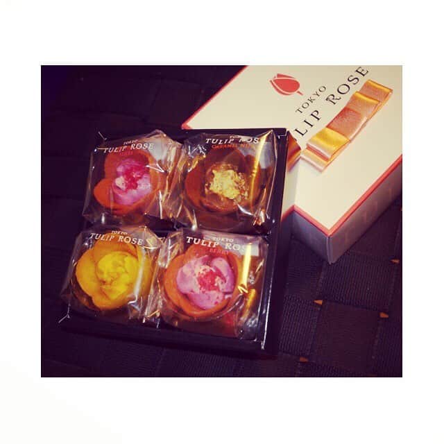 日高薫のインスタグラム：「可愛くて美味しい😍✨❤️ 🌷✨🌷✨🌷✨🌷 #teatime #チューリップローズ#🌷 #洋菓子 #パティシエ #tulip #rose #チューリップ #ローズ  #❤️」