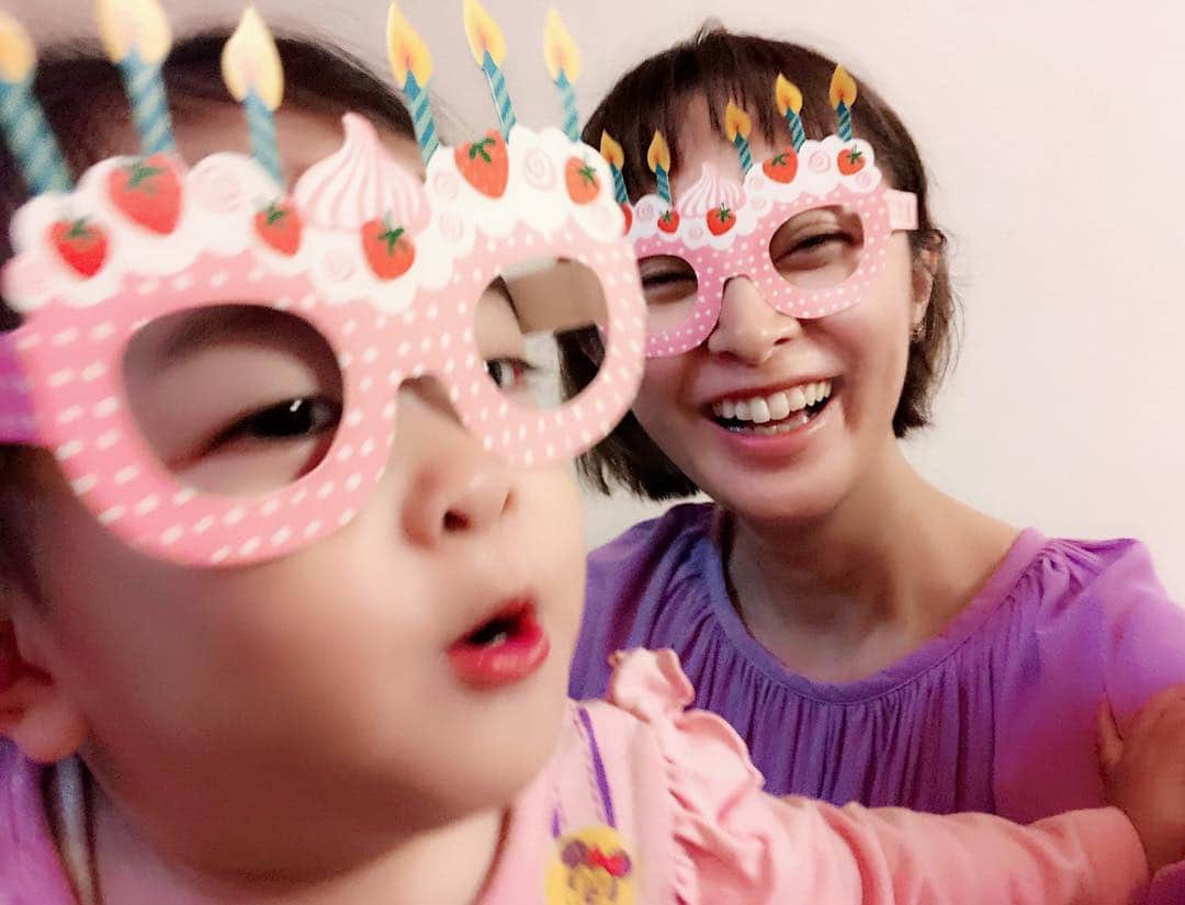 市井紗耶香さんのインスタグラム写真 - (市井紗耶香Instagram)「❤️🎂HAPPY BIRTHDAY🎂❤️ 娘、2歳の誕生日を迎えました。 おめでとう♡  これからも彼女の成長が 楽しみです。  #happybirthday  #birthdaygirl  #familytime #iloveyou  #おめでとう  子どもたちの誕生日は3ヶ月連続で 続く😂」4月10日 10時44分 - sayakaichii