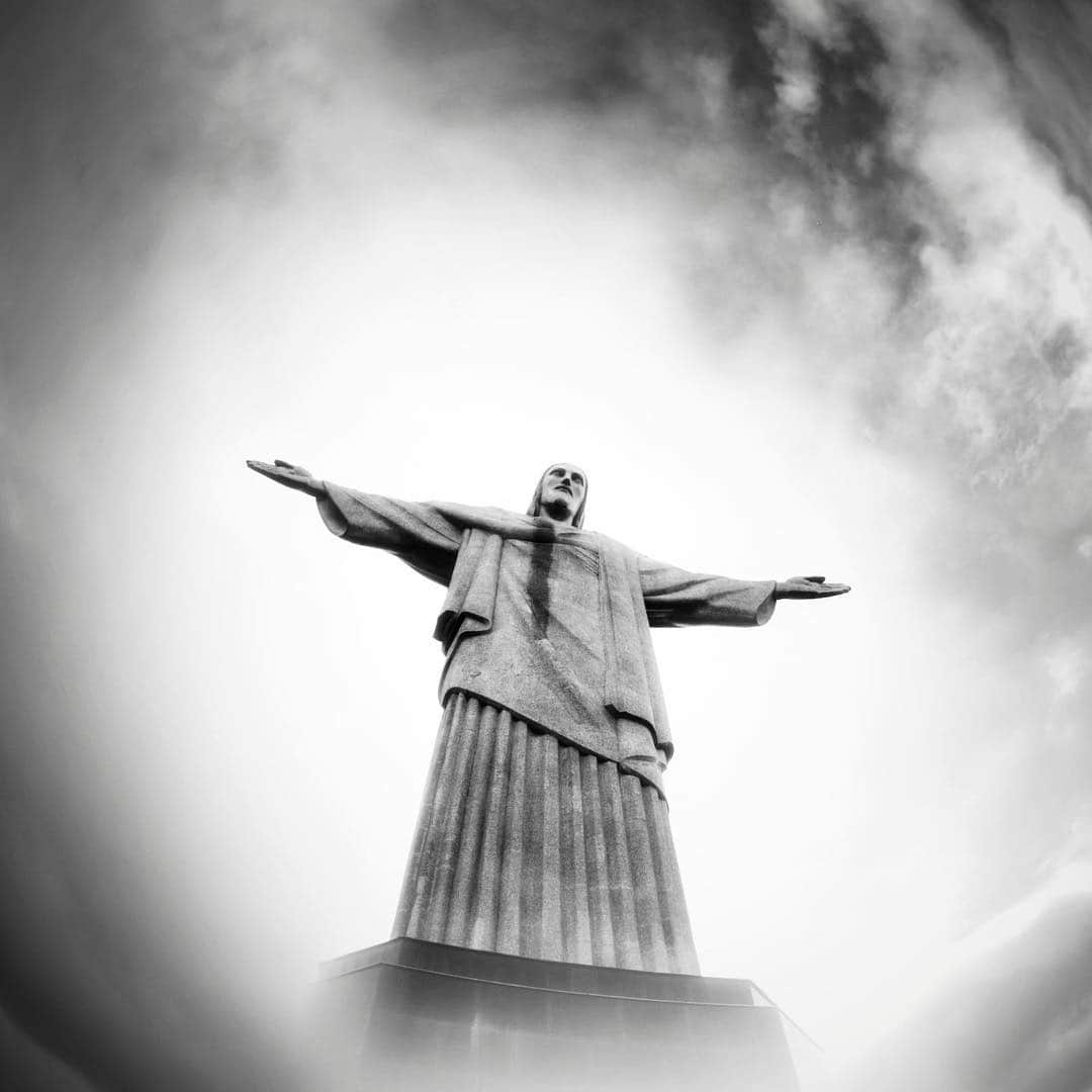 マリーナルイバルボサさんのインスタグラム写真 - (マリーナルイバルボサInstagram)「Pray for RIO 🖤 #80tiros #chuvasrj」4月10日 10時57分 - marinaruybarbosa