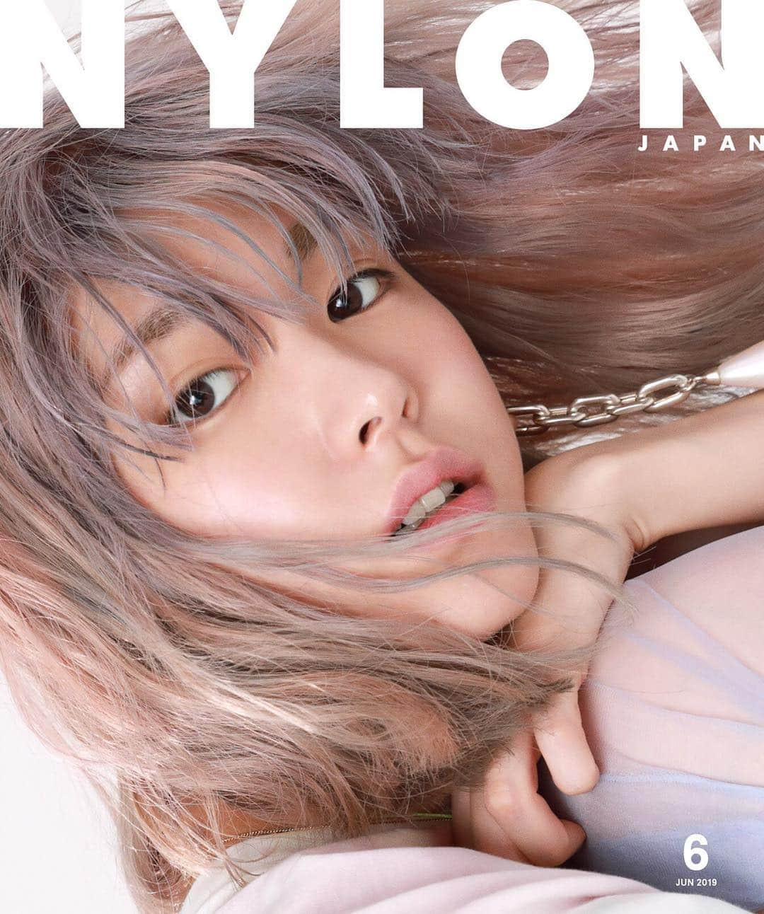 NYLON JAPANさんのインスタグラム写真 - (NYLON JAPANInstagram)「【 #次号表紙解禁 !!】 4/26発売のNYLON JAPANは創刊15周年目を迎えたアニバーサリー号！ そんな記念すべき15周年号には、女優として活躍中の《 #新垣結衣 》が女性タレントとしてはNYLON初となる両面表紙に登場♡ NYLON JAPANカバーには、衝撃的なブロンズヘアのガッキーが!! 完売必至な次号を早速予約して確実にゲットして。  詳細はNYLON.JPでチェック▶https://www.nylon.jp/NYLON181  #nylonjapan #nylonjp #covergirl #yuiaragaki #gakki #15thanniversary #fashion #beauty #culture #caelumjp」4月10日 11時15分 - nylonjapan