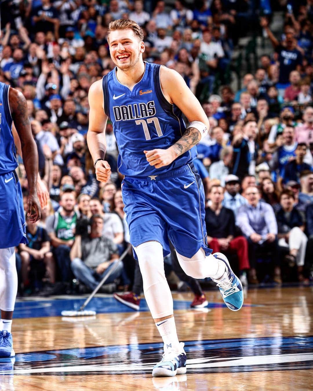 NBAさんのインスタグラム写真 - (NBAInstagram)「@lukadoncic notches his 8th triple-double of the season for the @dallasmavs with 21p/16r/11a! #TripleDoubleAlert」4月10日 11時36分 - nba