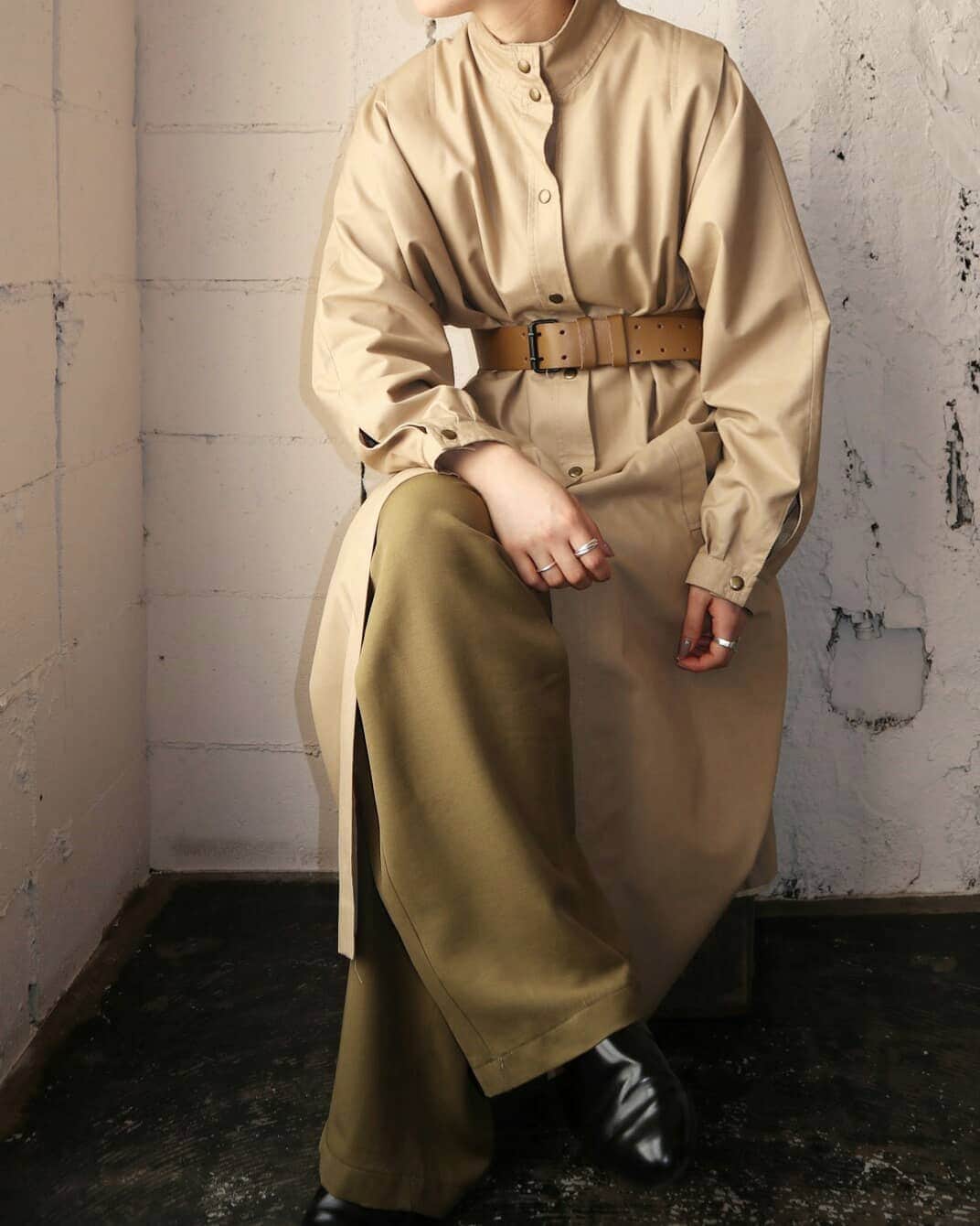 吉祥寺 古着屋 Orfeoのインスタグラム：「Vintage Stand Collar Coat  #Orfeo #Kichijoji #vintage #used #fashion #coordinate #outfits  掲載商品のお問い合わせはメールにて承っております。コメント、DMでのお問い合わせは受け付けておりませんのでご了承ください。」