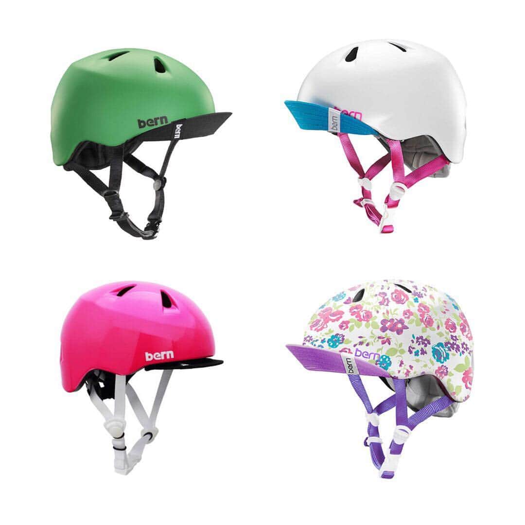 smarbyさんのインスタグラム写真 - (smarbyInstagram)「. 自転車の送迎、お出かけは、オシャレなベビー・キッズ用ヘルメットで安全快適に！  ヘルメットブランド「bern」のベビー・キッズ用ヘルメットをご紹介します。  bern独自のテクノロジーZIP HOLDなどを搭載し、高い耐衝撃性と軽量さを兼ね備えたキッズヘルメット。 ベルクロストラップでお子さんの頭のサイズ調整ができたり、汗をかきやすい頭部分のインナーが取り外せてお洗濯できたりと、細かい部分にまでこだわった安全快適なキッズヘルメットです。 ベビーサイズには、ゴムを用いた伸縮可能素材を使用することで小さな頭にフィットし、しっかりガードしてくれます。  2-6歳向け ボーイズモデル「NINO（ニーノ）」 ガールズモデル「NINA（ニーナ）」 ¥10,260(税込)  1-2歳向け ベビーモデル「TIGRE（ティグレ）」 ¥7,344(税込)  を展開。豊富なデザインも魅力です！ お子さんのヘルメットをお探しのパパママはぜひチェックしてみてくださいね。  #bern#バーン#バーンヘルメット#キッズヘルメット#ベビーヘルメット#子供乗せ自転車#子連れでお出かけ#自転車送迎#smarby#スマービー#子供服通販」4月10日 11時57分 - smarby_official
