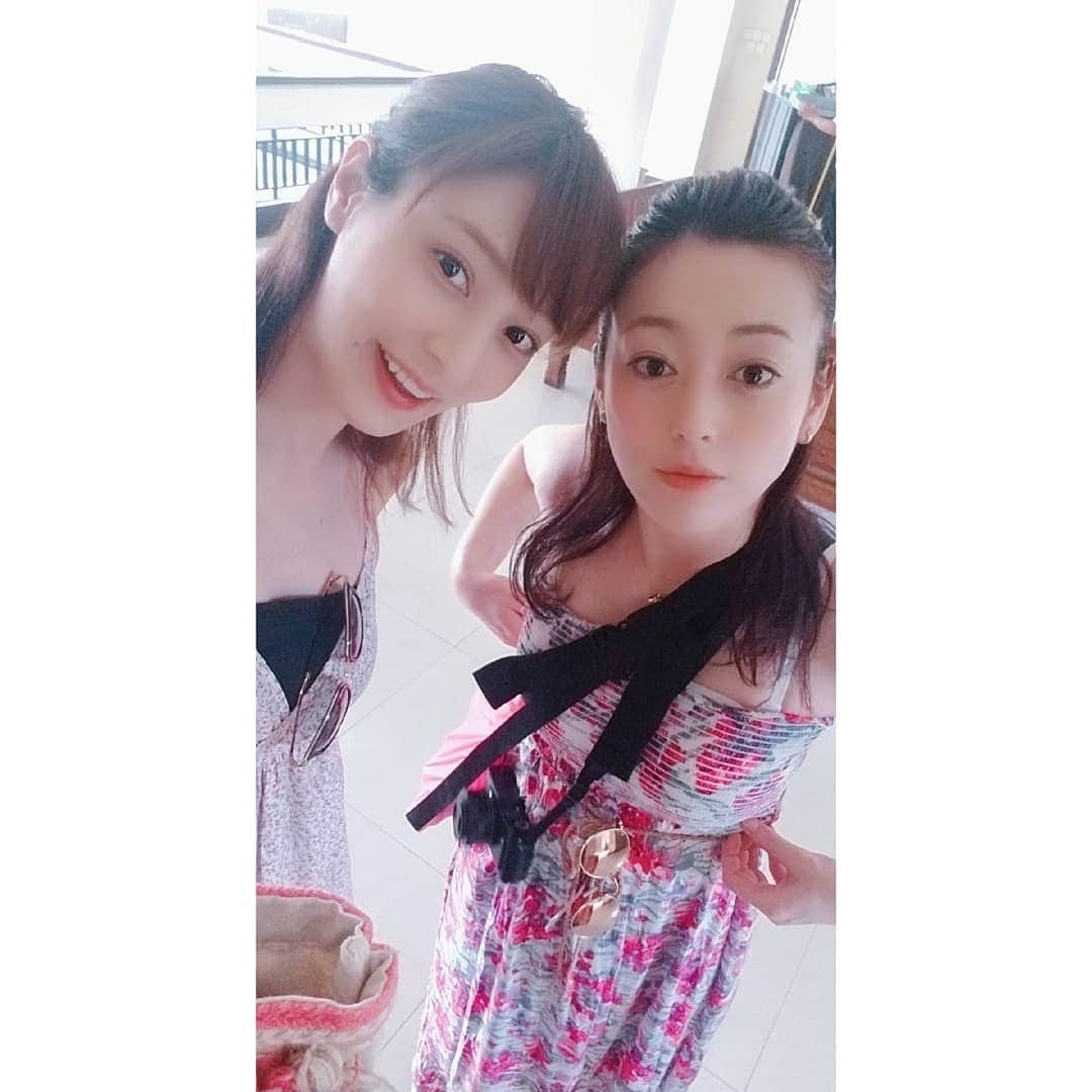 池田夏希さんのインスタグラム写真 - (池田夏希Instagram)「ホテルのベランダにて…😆📷✨✨✨ . . #旅行 #あこ #ホテル #ベランダ #セルフタイマー #爆笑 #おでかけ前に #ベランダでひなたぼっこ #やはり姉妹と言われる #travel #hotel #balcony #selftimer」4月10日 11時51分 - natsukiikeda624