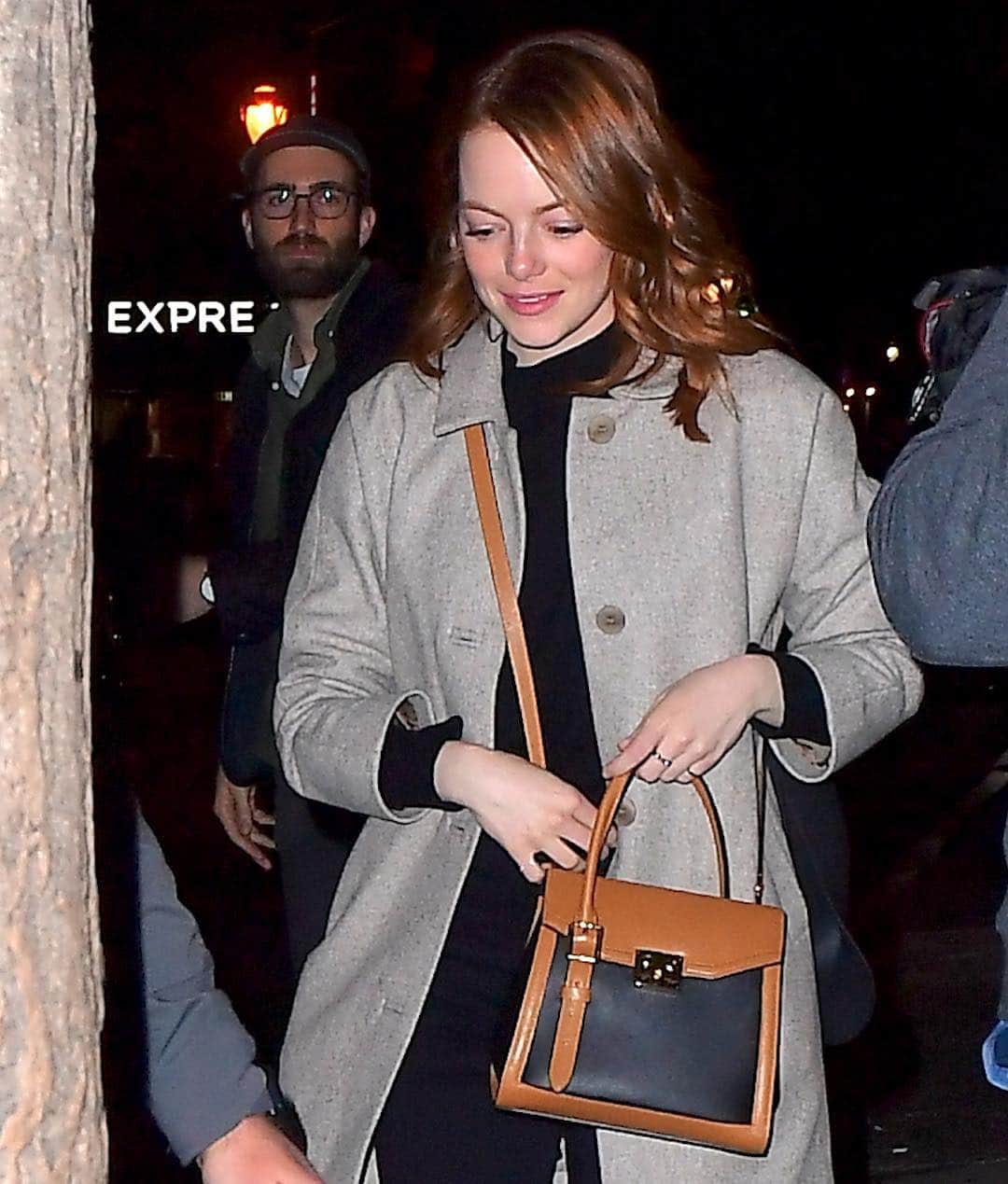 Just Jaredさんのインスタグラム写真 - (Just JaredInstagram)「Emma Stone and her boyfriend Dave McCary grab dinner after @nbcsnl rehearsals. Don’t miss Emma as she hosts this Saturday! More pics at JustJared.com #EmmaStone #DaveMcCary Photos: Splash, Backgrid」4月10日 12時05分 - justjared