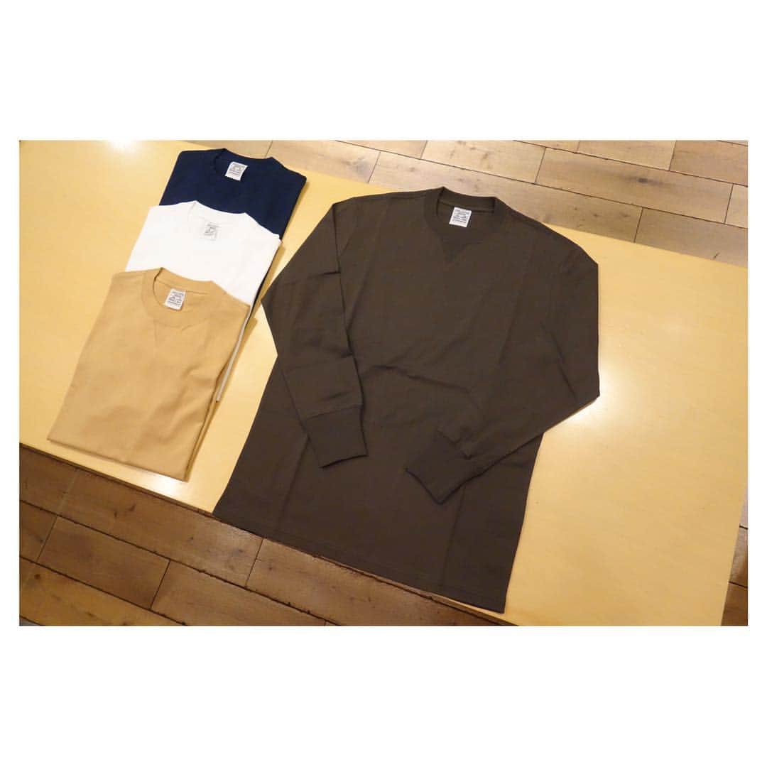 ループウィラーさんのインスタグラム写真 - (ループウィラーInstagram)「*** 9スリーブTシャツ無地 入荷です。 . 本日入荷の9スリーブTシャツはロングスリーブTシャツよりも、少し袖を短めにつくっています。 1枚ではもちろん、ジップパーカーのインナーにも是非！ . カラーはホワイト、マリン、サンド、ドラブの4色展開。 販売価格は¥8,250(税抜)です。 . #ループウィラー #吊り編み #スウェット #定番 #日本製 #ループウィラー大阪 #lw大阪 #和歌山 #大阪 #南船場 #時尚 #옷스타그램 #오사카  #loopwheeler #tsuriami #sweat #sweatshirts #madeinjapan #lwosaka #japan #wakayama #osaka #minamisenba #wear #fashion」4月10日 12時05分 - loopwheelerosaka