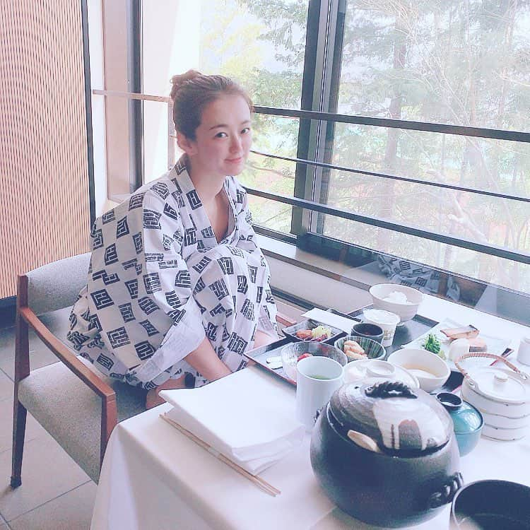 市原佑梨さんのインスタグラム写真 - (市原佑梨Instagram)「#gm☀️ #goodmorning#breakfast#japan#papon#japanesegirl#japanesefood#goodmorningjapan#yukata#hotsprings #일본정원#아침#朝ごはん#和朝食#和食朝ごはん#浴衣#温泉#温泉好き#女子旅#女子力アップ」4月10日 12時05分 - yuri_ichihara