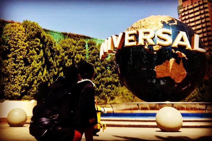 清水健さんのインスタグラム写真 - (清水健Instagram)「【#大切時間 】 急いでの時間だったけど、 #ユニバーサルスタジオジャパン 。 あまり人が多いとこは...汗、 なんだけど、今回が三回目。  自分でもびっくりだけど、 楽しかったねー。 #マイフレンドダイナソー 。  また行こうな！#息子とパパ 。 「もう帰らないとダメ」、 うん、今度はまたゆっくり！  #清水健 #大切時間  #シミケン #これからの笑顔  笑ってくれる姿が宝物です。 #112日間のママ 。  ご入園、ご入学、ご進級、 おめでとうございます。 #笑顔のママと僕と息子の973日間」4月10日 12時13分 - shimizuken.official