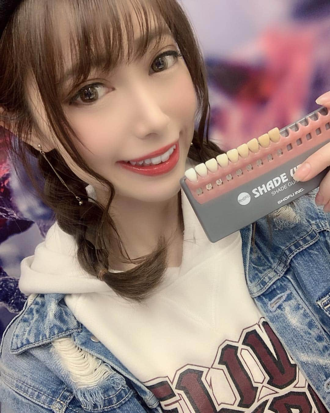 安森彩那さんのインスタグラム写真 - (安森彩那Instagram)「ART THE LINE @atl.whitening さんにて#ホワイトニング をしてきたよ◡̈⃝︎⋆︎* ・ 少し間空いちゃったけど、白さを保ててるって凄いし、いいよね( ⸝⸝⸝⁼̴́⌄⁼̴̀⸝⸝⸝) セルフ慣れてきたから、スタートまで早くなった♡︎ᵎᵎᵎ ただ、、、透明な液体、吸う機械一応入れてるけど、、、おちてくる。 それを落ちないように工夫し考えるのも楽しいよ。← あ～やっぱり白い歯は気分が上がりますな～◡̈⃝︎⋆︎* ・ ART THE LINEさんいつもありがとうございます♡♡♡ ‪- - - - - - - - - - - - - - - - - ✄‬ #arttheline#artthelinewhitening#whitening#tokyo#japan #Instagram #instagramjapan #ワイズデンタルキュア#アートザライン #ホワイトニング #セルフホワイトニング#白い歯」4月10日 12時07分 - ayana.y_official