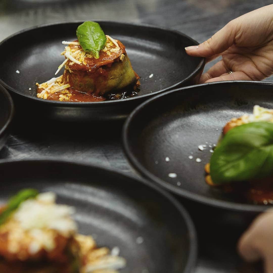 のインスタグラム：「The Manzoni is...serving dinner at Milan Design Week. Our contemporary Italian menu is rich in colour and flavour.⁣ ⁣ #tomdixon #themanzoni#milanogram #tomdixonMANZONI#fuorisalone #fuorisalone2019#milan2019 #milandesignweek#milandesignweek2019⁣ ⁣ @themanzoni by @tomdixonstudio's @design_research_studio with @jlk_ds #jlkds⁣」