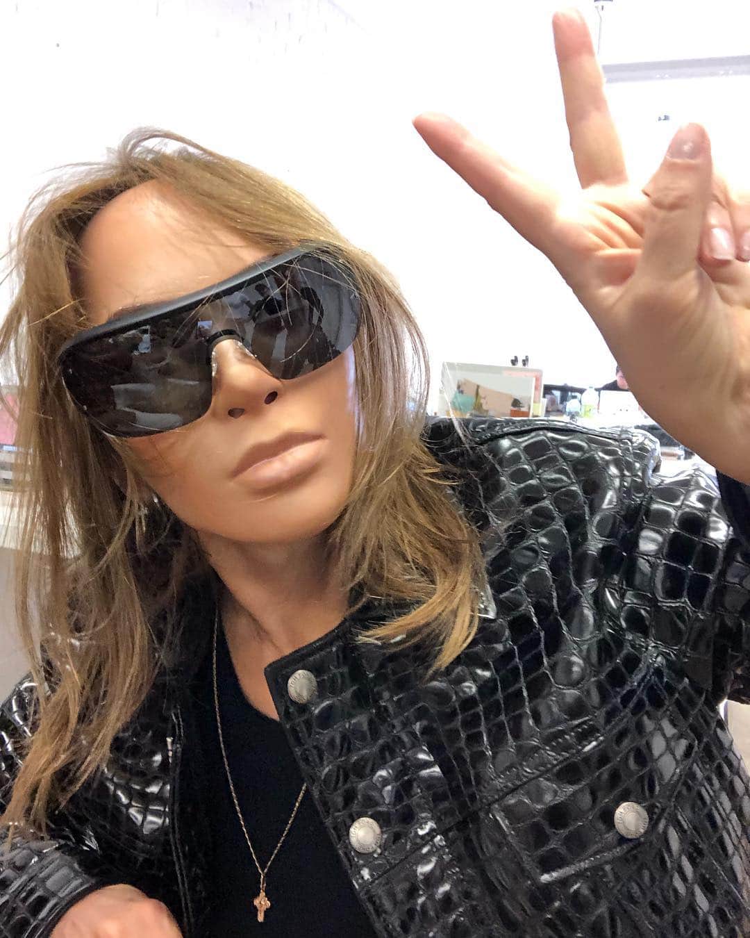 カリーヌ・ロワトフェルドのインスタグラム：「Karine Kardashian 😎 @kimkardashian face mask!!」