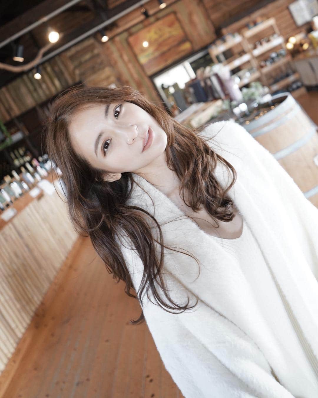 Giann Chanのインスタグラム：「當天髮捲得不錯 要發！ . 謝謝 @sica_makeup 幫我剪了這個好像沒變  其實變了很多的髮型。  #ワイン #ワイナリー #Winery #Oita #大分縣  #ctytravelmap #newhairstyle」