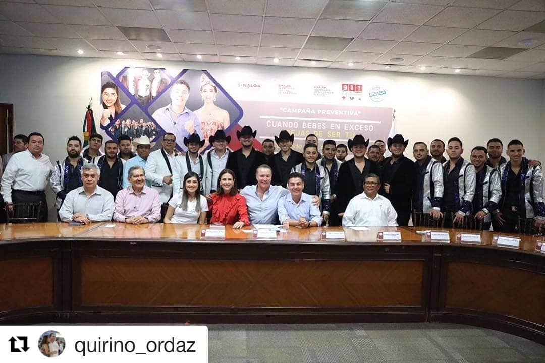 エデン・ムーニョさんのインスタグラム写真 - (エデン・ムーニョInstagram)「Gracias al Gobierno Del Estado De Sinaloa por considerarnos para esta campaña, todo lo que sume para nuestro Sinaloa, nosotros encantados.  #Repost @quirino_ordaz (@get_repost) ・・・ Agradezco a @traviesoarce5 , @itzelmanjarrezb , @losplebesdelrancho_oficial , @bandacarnavaloficial y @calibre50oficial , su respaldo y difusión a la campaña de prevención y sensibilización "Cuando bebes en exceso, dejas de ser tú", que presentamos hoy, y con la que buscamos reducir accidentes y evitar otras situaciones de riesgo que ponen en peligro a todos. Hay que cuidarse y hacer conciencia, es por tu vida. #PuroSinaloa 👊」4月10日 23時03分 - edenmunoz