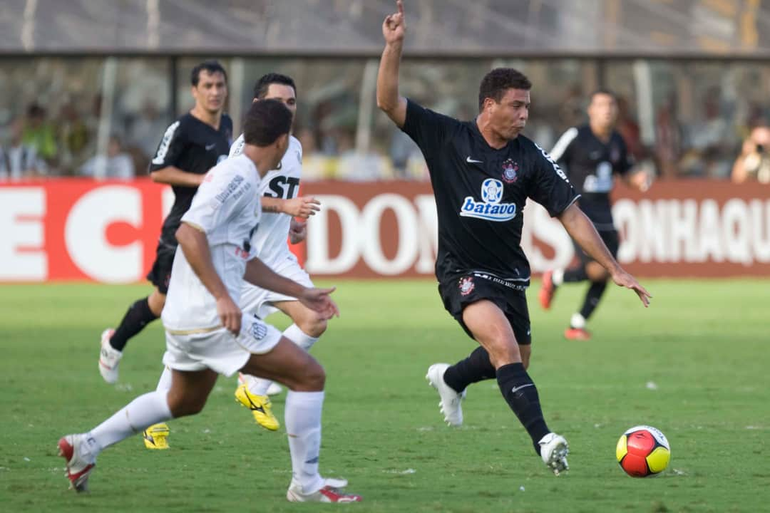 コリンチャンスさんのインスタグラム写真 - (コリンチャンスInstagram)「Há 10 anos, o Timão também disputava a decisão do Campeonato Paulista. Um dos principais nomes na ocasião foi ele, @ronaldo ! Quem aí se lembra o que o Fenômeno aprontou no primeiro jogo daquela final? . 📷 Daniel Augusto Jr/Ag. Corinthians . #VaiCorinthians」4月10日 23時06分 - corinthians