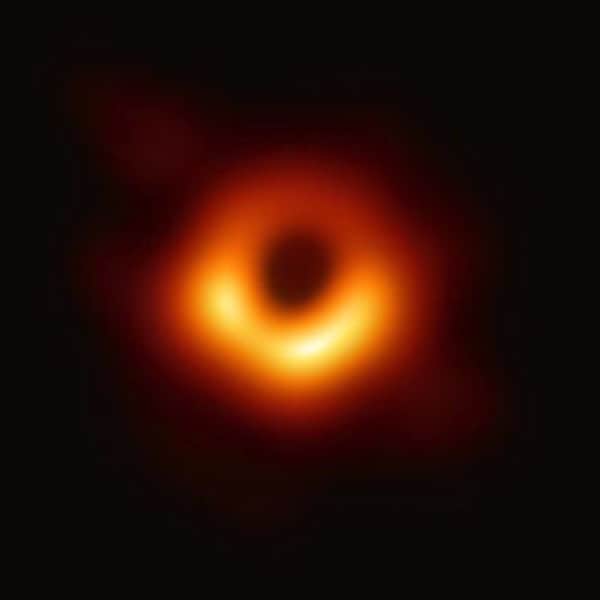 アルベルト・アインシュタインさんのインスタグラム写真 - (アルベルト・アインシュタインInstagram)「Breaking news: At worldwide press conferences held today, astronomers revealed something no human has ever seen before: the first-ever photograph of a black hole. The picture confirms Einstein’s General Theory of Relativity. @esoastronomy  #RealBlackHole #EHT #EventHorizonTelescope⁣ #EHTBlackHole」4月10日 23時06分 - alberteinstein