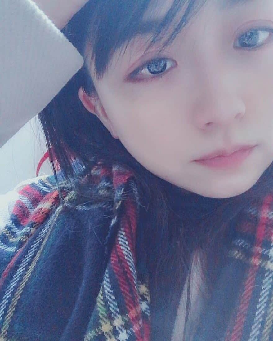 久保亜沙香さんのインスタグラム写真 - (久保亜沙香Instagram)「‪ダッフルコートとストールでも違和感ない冷え込み🧣舞台終わってからなんか凄く眠くて気抜くと歩いてても寝ちゃう。。‬」4月10日 23時07分 - asaka_kubo