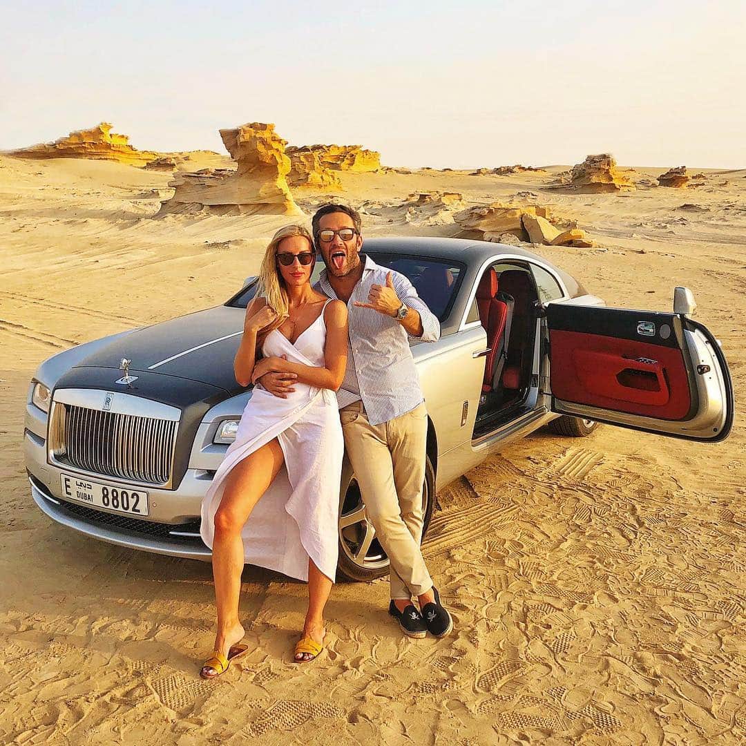 The Luxury Lifestyle Magazineさんのインスタグラム写真 - (The Luxury Lifestyle MagazineInstagram)「Dubai desert ride with @lucapnfrtt 😎🐪」4月10日 23時08分 - luxurylifestylemagazine