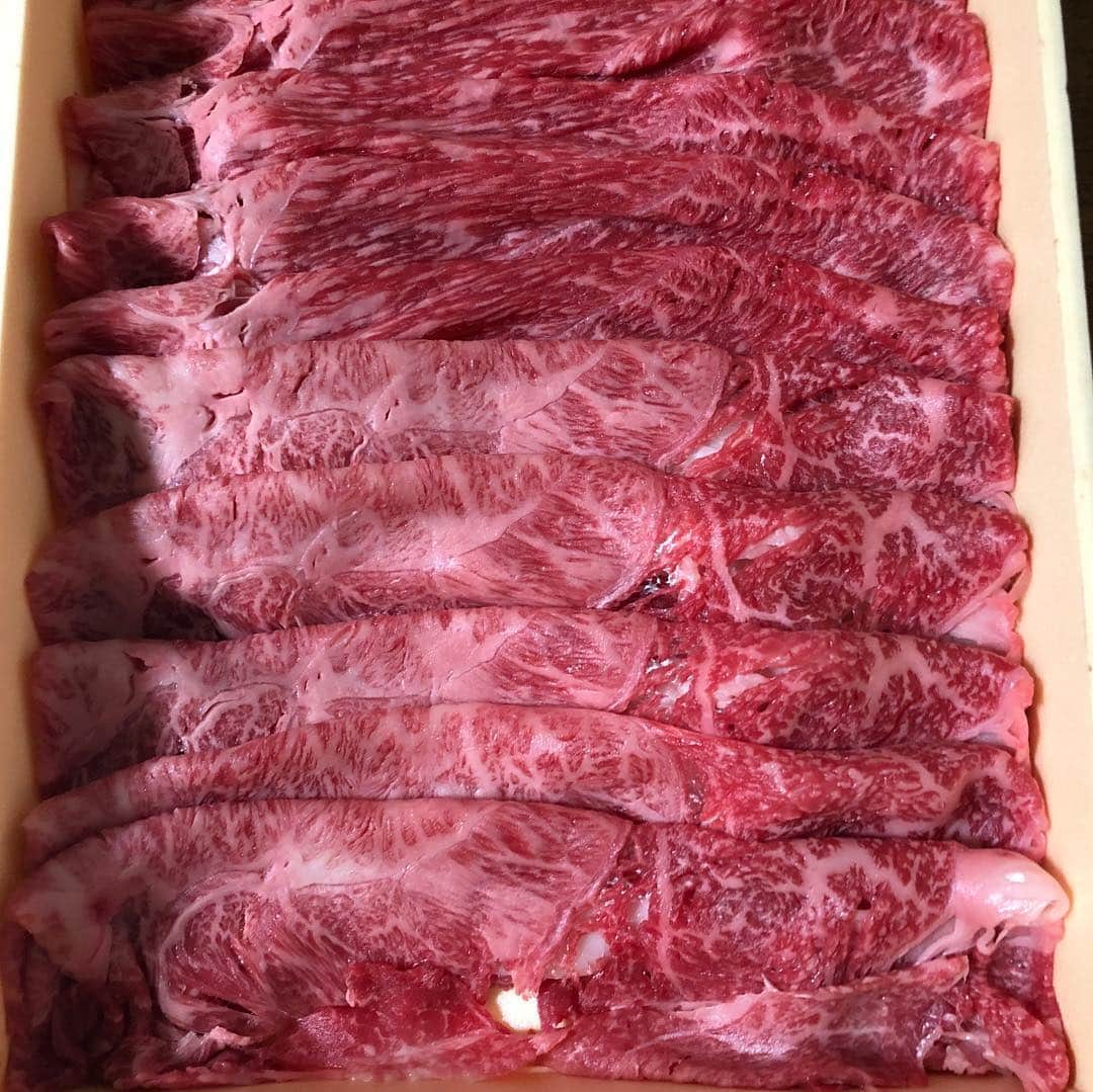 栗田善太郎さんのインスタグラム写真 - (栗田善太郎Instagram)「48歳になりました。 番組にも沢山のメッセージ有難う御座いました。  DJポッキーパイセンが 誕生日祝いを送って下さいました！！ 素敵なパイセンです。 今夜は肉パラダイス！ あざーす！！」4月10日 21時43分 - kurizen01