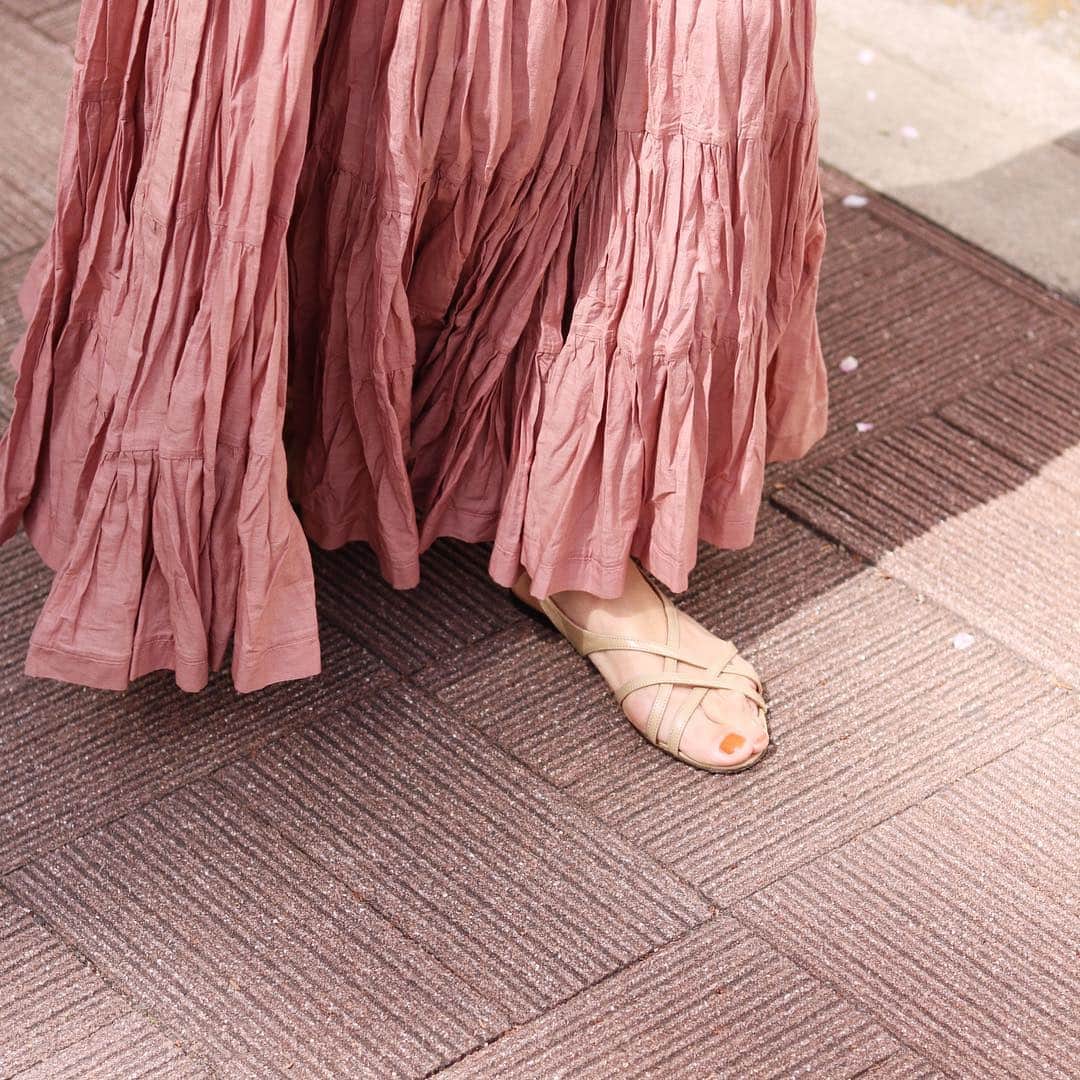 IENAさんのインスタグラム写真 - (IENAInstagram)「【MARIHA new collection!】﻿﻿﻿ ﻿﻿﻿﻿﻿﻿﻿ 03. 草原の虹のドレス﻿ mauve color❤︎﻿ ﻿﻿﻿ ﻿﻿ ショートスリーブのベージュはIENAの別注色。﻿ ﻿ ピンクみのあるモーブカラーは街にもバカンスにも映える一着。﻿ 背中の開きのカッティングと、ほんのり二の腕まわりをカバーする袖のデザインが長年人気のモデルです。﻿ ﻿﻿ ﻿﻿﻿ one-piece【MARIHA】￥27,000+tax﻿﻿﻿ col:ブラック﻿、ベージュ﻿ no. 19040910008710﻿ ﻿﻿﻿﻿﻿﻿﻿﻿﻿ ﻿﻿﻿﻿﻿﻿﻿﻿ #iena_19ss﻿﻿﻿﻿﻿﻿﻿﻿﻿﻿ #iena ﻿#リラックス﻿﻿﻿ #MARIHA﻿﻿﻿ #iena_nouveaumoi﻿﻿﻿」4月10日 21時36分 - iena_jp