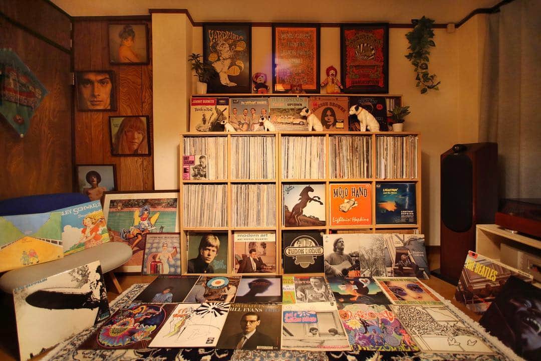川内悠子さんのインスタグラム写真 - (川内悠子Instagram)「* My vinyl record & music room I'm collecting '50s-'70s US/UK original vinyls since 1999.  #recordroom #record #vinyl #vinylrecord #vinylrecordcollection #vintagevinyl  #instavinyl #recordcollection #recordcollector #vinylcollection #vinylcollector #rarevinyl #vinyljunkie #music #analog #LP #33rpm #discogs #cratedigging #recordcarpet」4月10日 21時40分 - yukomouton