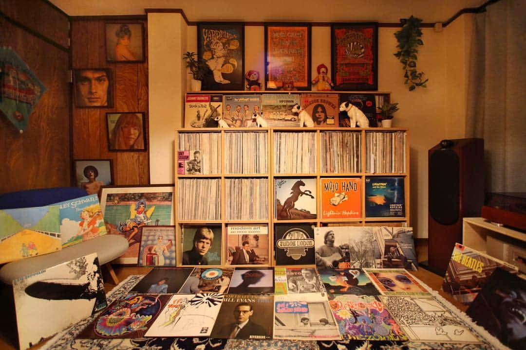 川内悠子のインスタグラム：「* My vinyl record & music room I'm collecting '50s-'70s US/UK original vinyls since 1999.  #recordroom #record #vinyl #vinylrecord #vinylrecordcollection #vintagevinyl  #instavinyl #recordcollection #recordcollector #vinylcollection #vinylcollector #rarevinyl #vinyljunkie #music #analog #LP #33rpm #discogs #cratedigging #recordcarpet」