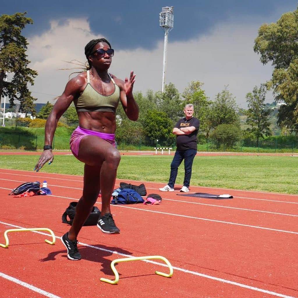 アニカ・オヌオラさんのインスタグラム写真 - (アニカ・オヌオラInstagram)「🚧🚧🚧 • • • #Training #Run #Fit #Athletics #lisbon #TrackandField #Workout #Cardio #Fitness #instafit #Sport #Adidas #FitnessMotivation #Strong #Health #Exercise #Power #AfroGirlFitness #boxbraids #NaturalHair #strength #RunnersofInstagram #Gym #Sprinter #BlackGirlMagic #StrongWomen #GirlsWhoLift #Instarun #melaninfitness」4月10日 21時41分 - anyika