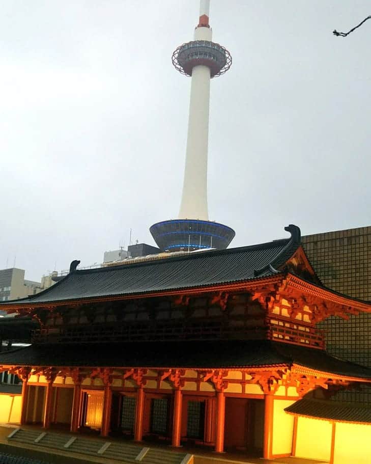 重松隆志さんのインスタグラム写真 - (重松隆志Instagram)「ただいま！雲っとる！ #京都 #映画 #撮影 #京都タワー #故郷」4月10日 21時45分 - shige_man_