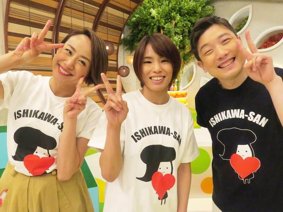 河谷麻瑚さんのインスタグラム写真 - (河谷麻瑚Instagram)「. 4月6日(土)❤️ . 〜石川テレビ開局50周年特別番組〜 . 『加賀から能登まで！ いしかわ115万人ありがとうテレビ』をご覧くださったみなさん😍 ありがとうございました🙆‍♀️💓 . . のと里山空港に集まってくださったみなさんも、 ありがとうございました❤️ . . 天気にも恵まれ、最高の一日でした😉🎀 . . 能登のみなさんの笑顔が たくさん溢れた中継になり、本当に良かったです😋💓 . . これからも石川テレビを よろしくお願いします❤️❤️ . . #石川テレビ#開局50周年#特別#番組#3時間#生放送#のと里山空港#能登丼#よさこい#七尾能登島相撲クラブ#日本航空高校#塩#能登#ゲスト#松本薫 さん . #アナウンサー#河谷麻瑚」4月10日 21時48分 - makokawatani