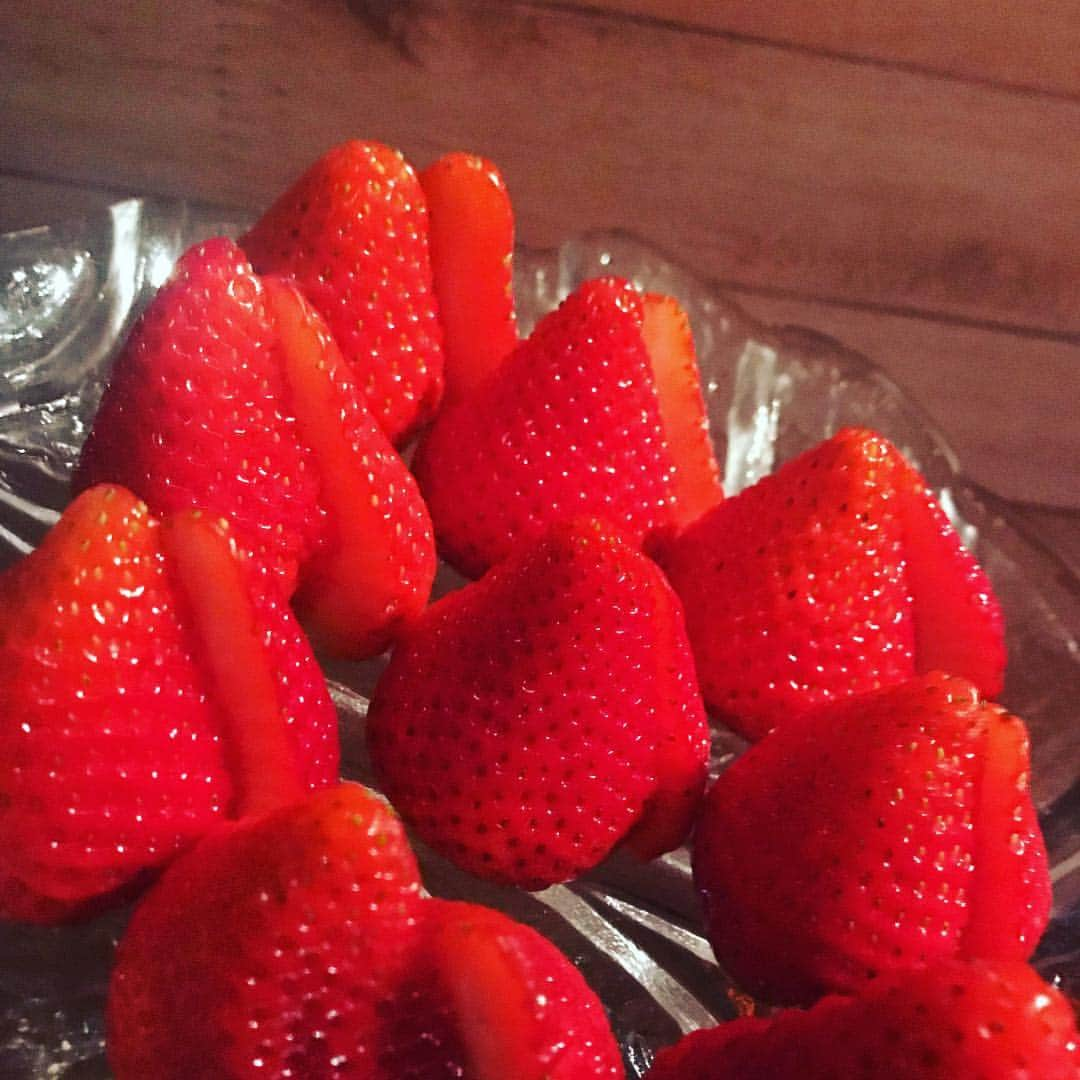 立花陽三さんのインスタグラム写真 - (立花陽三Instagram)「いちご🍓  アイスクリームは、今日は控えます笑」4月10日 22時03分 - tachibanayozo