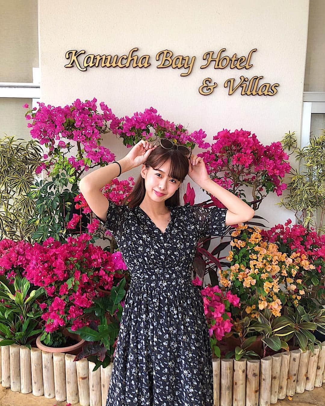 ᴱᴸᵞさんのインスタグラム写真 - (ᴱᴸᵞInstagram)「kanucha良かったなぁ🌺 朝も夜もプール入れて、お部屋にジャグジーもついてて、ご飯も美味しいし、離乳食とかの用意もあって、子供連れにもおすすめだなって思ったよ🙆🏼‍♀️ ワタシにも子供ができたらまた来たいな♡ 花柄ワンピースは @eclin_official  の . #沖縄 #名護 #カヌチャリゾート #エクラン #okinawa #nago #kanucharesort  #ECLIN」4月10日 22時07分 - diary___ely